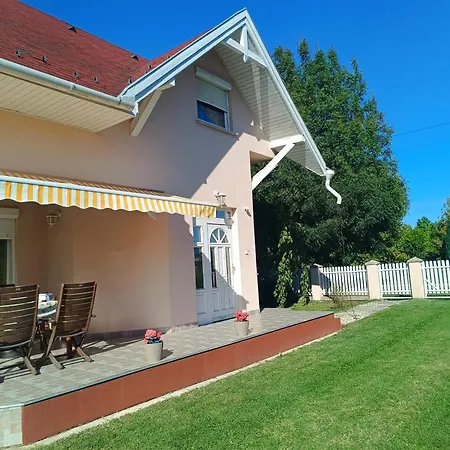Valika Nyaralója Balatonkersztúr Apartament Balatonkeresztúr