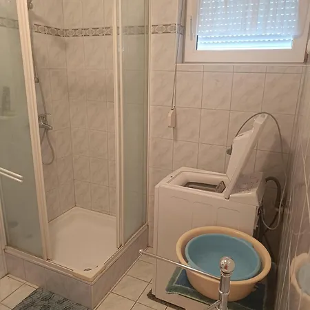 Valika Nyaraloja Balatonkersztur * Balatonkeresztur