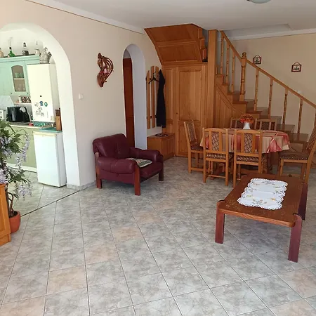 Valika Nyaraloja Balatonkersztur