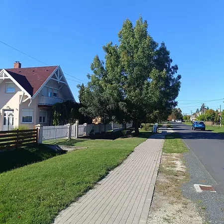 Apartament Valika Nyaralója Balatonkersztúr *