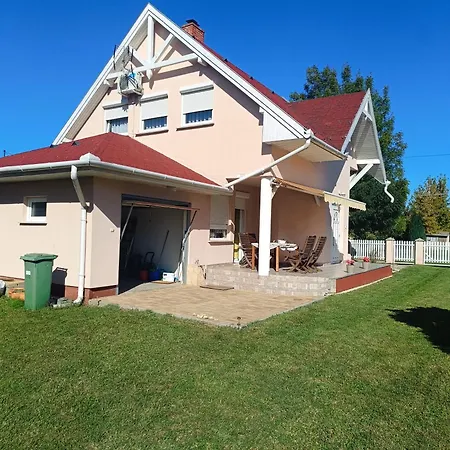 Valika Nyaraloja Balatonkersztur *